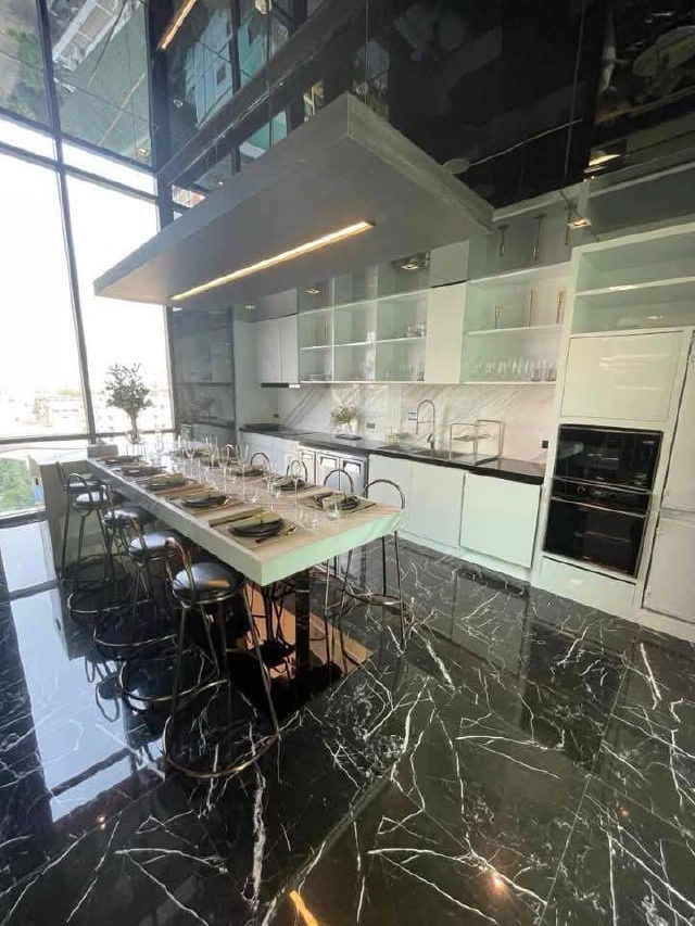 Altitude Unicorn Sathorn — troisième photographie